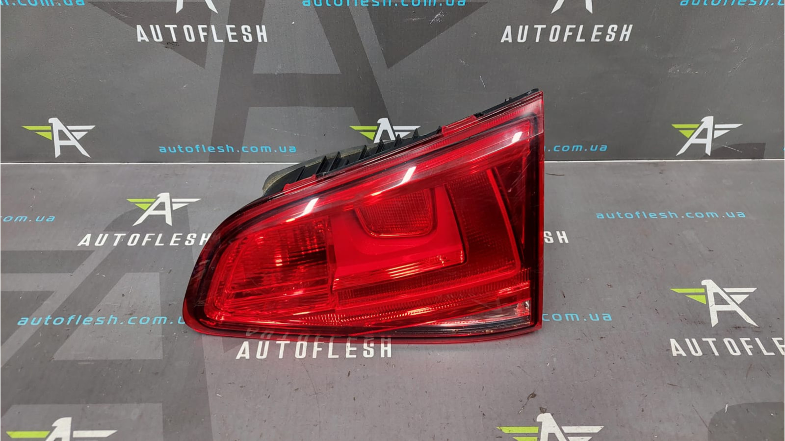 Фонарь задний правый внутренний 5G0945094AC Volkswagen Golf 7 FaceLift гольф 7 хетчбек бу Фонарь задний правый внутренний 5G0945094AC Volkswagen Golf 7 FaceLift гольф 7 хетчбек бу